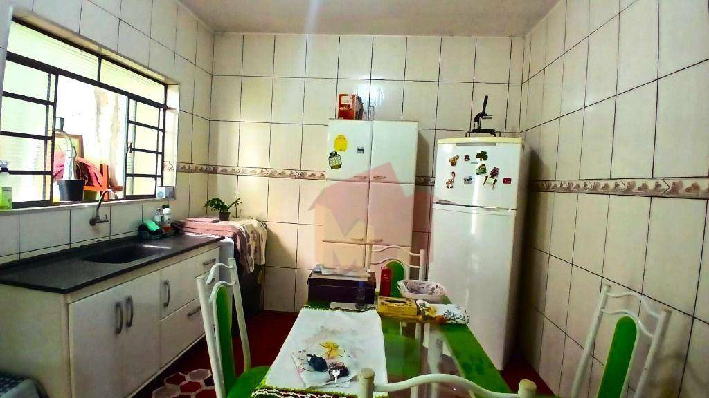Casa à venda com 3 quartos, 108m² - Foto 8