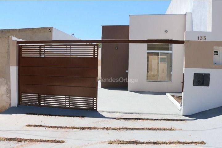 Casa à venda com 2 quartos, 82m² - Foto 1