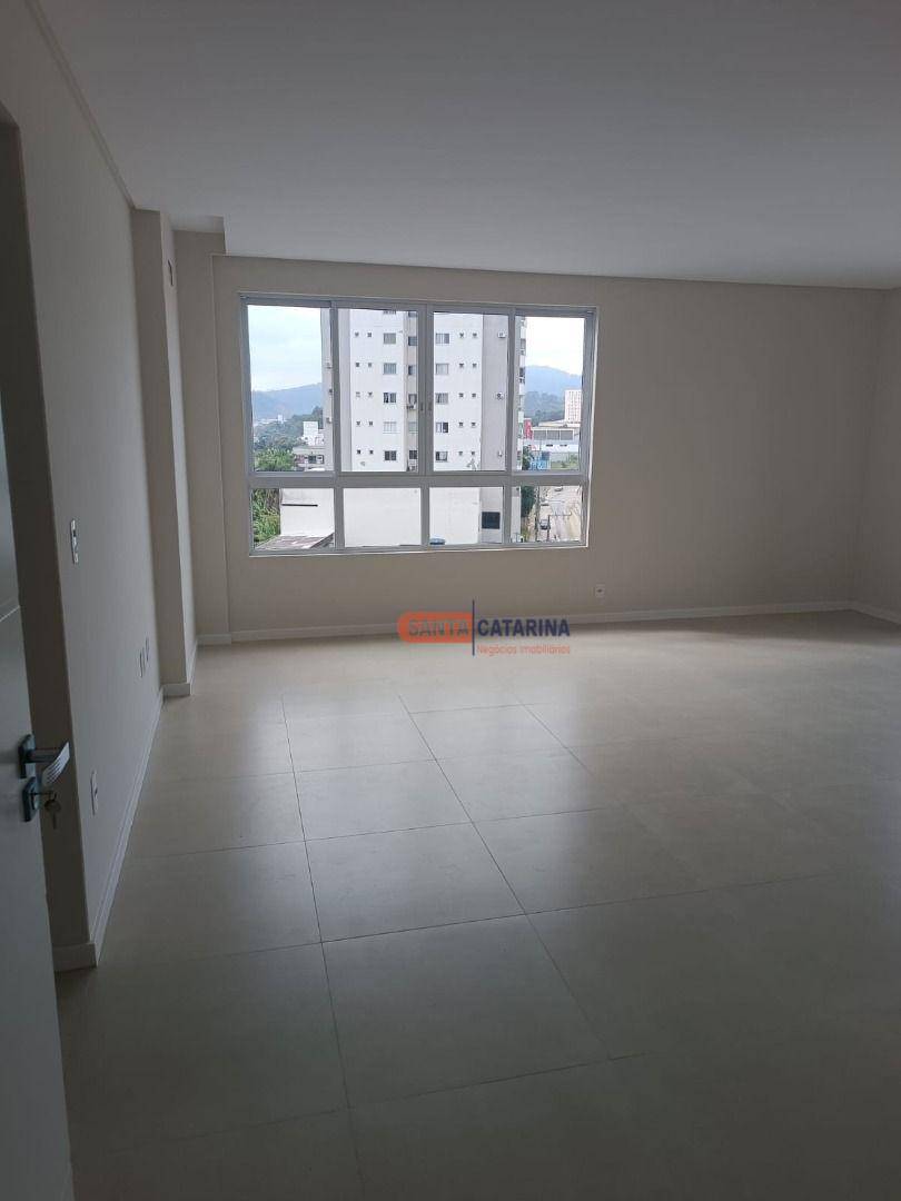 Apartamento à venda com 2 quartos, 79m² - Foto 4