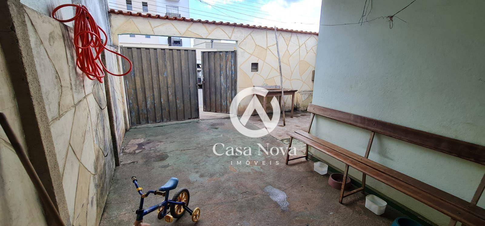 Casa à venda com 2 quartos, 75m² - Foto 1