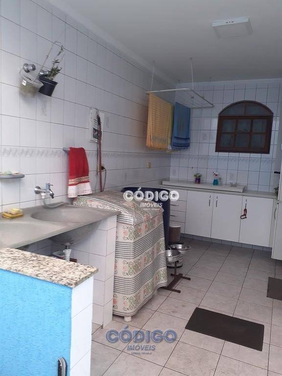 Casa à venda com 3 quartos, 300m² - Foto 4