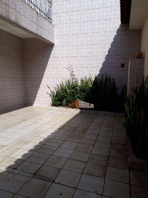 Sobrado à venda com 4 quartos, 359m² - Foto 13