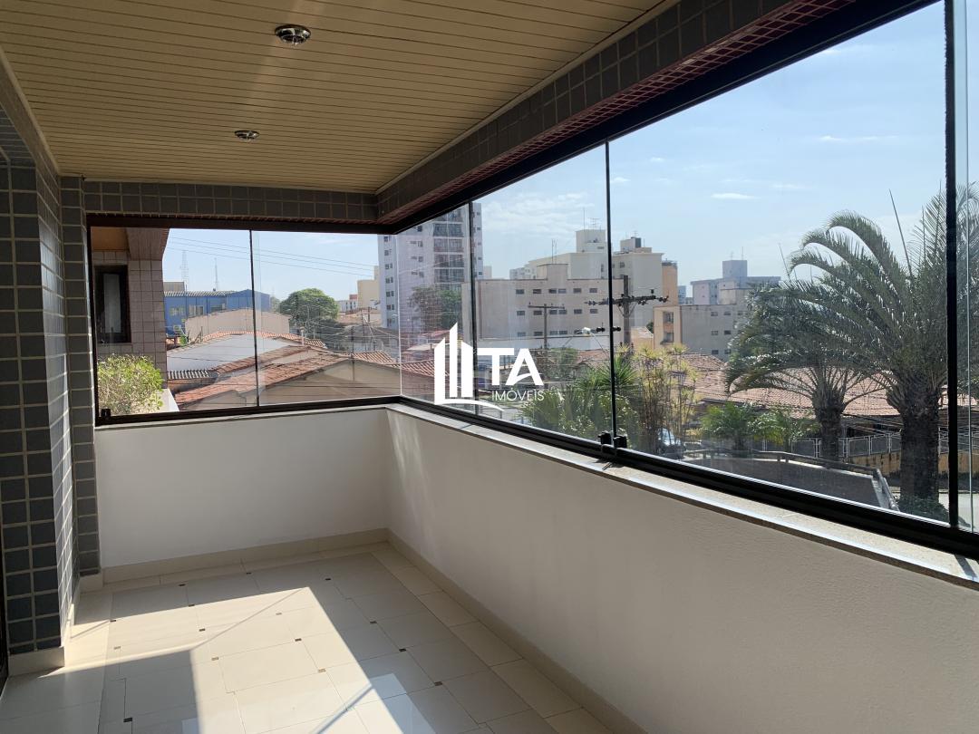 Apartamento à venda com 3 quartos, 228m² - Foto 3