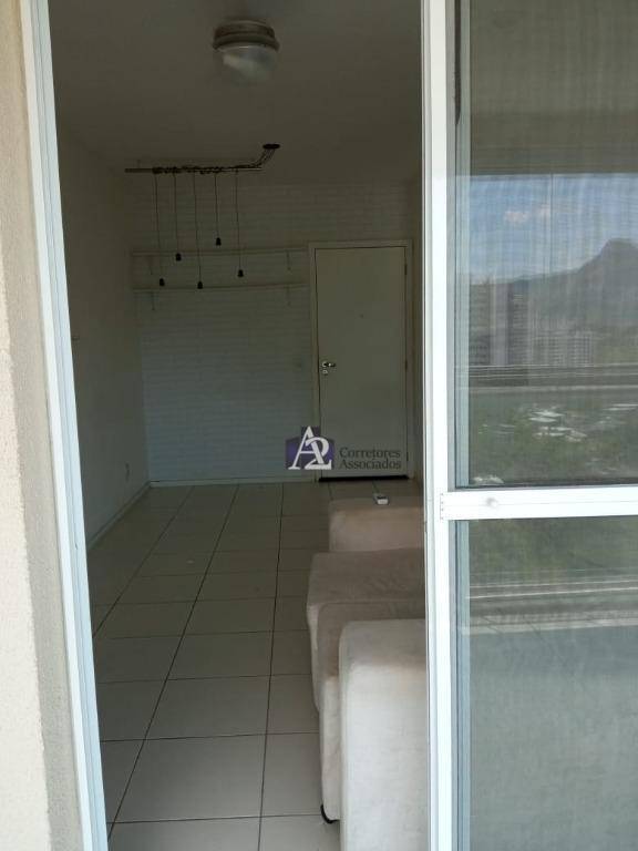 Apartamento à venda com 2 quartos, 58m² - Foto 13