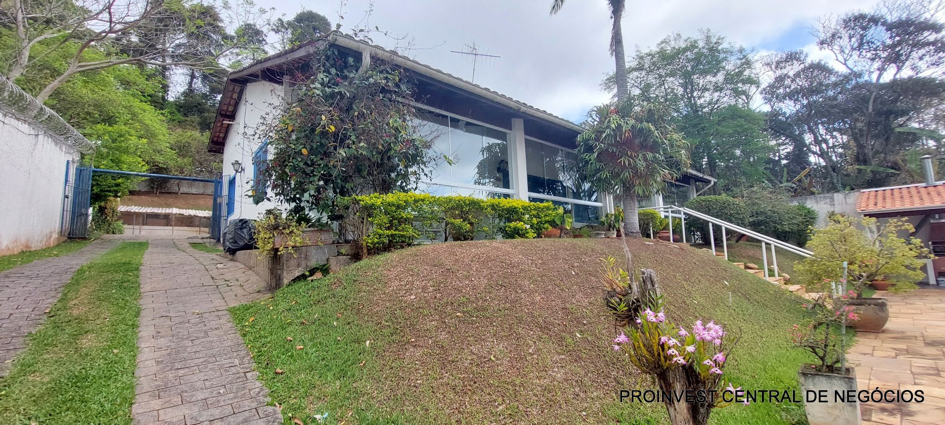 Casa de Condomínio para alugar com 3 quartos, 390m² - Foto 5