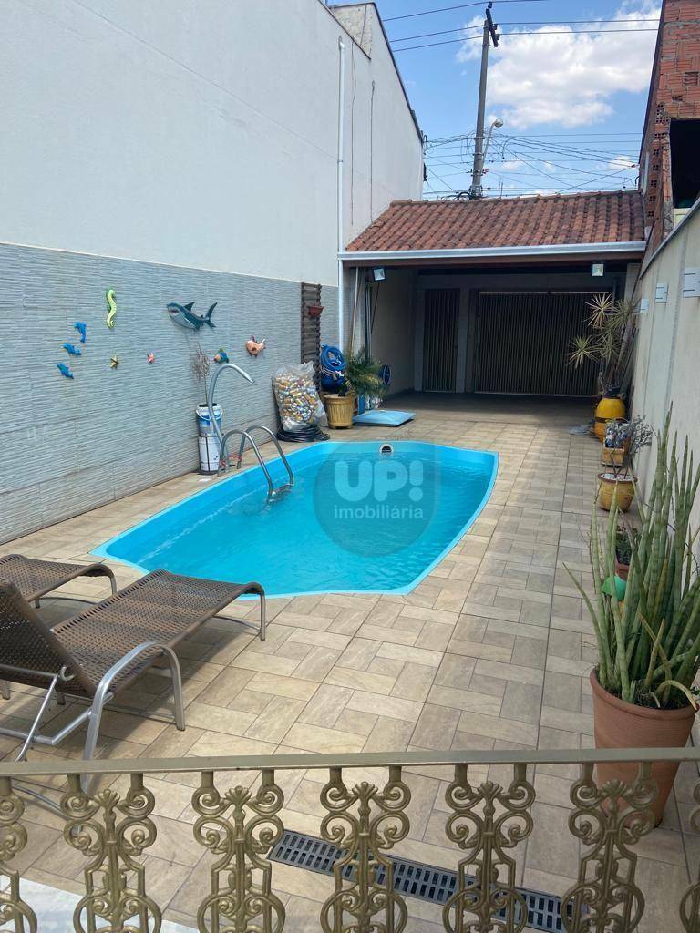 Casa à venda com 3 quartos, 150m² - Foto 1