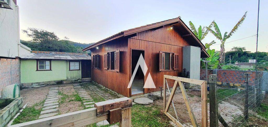 Casa de Condomínio para alugar com 2 quartos, 36m² - Foto 1