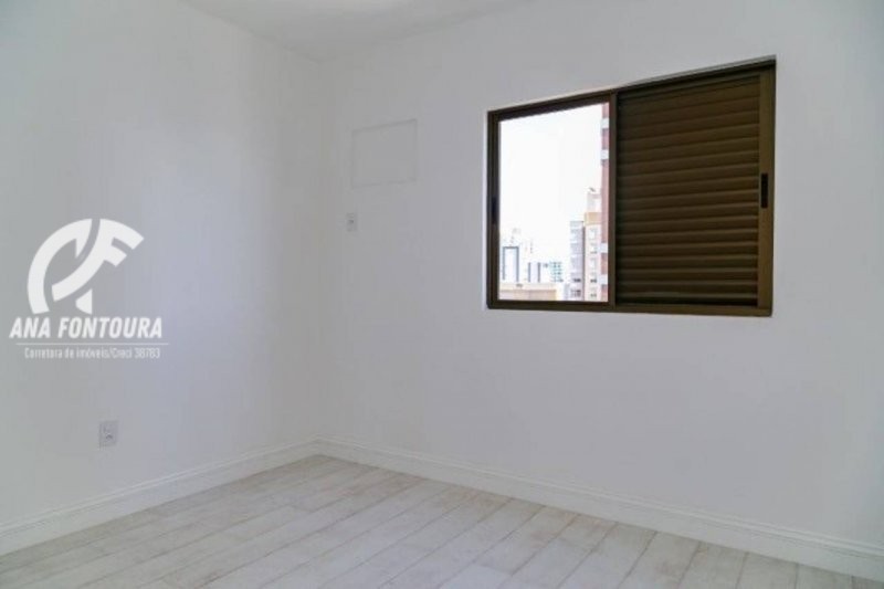 Apartamento à venda com 3 quartos, 110m² - Foto 24