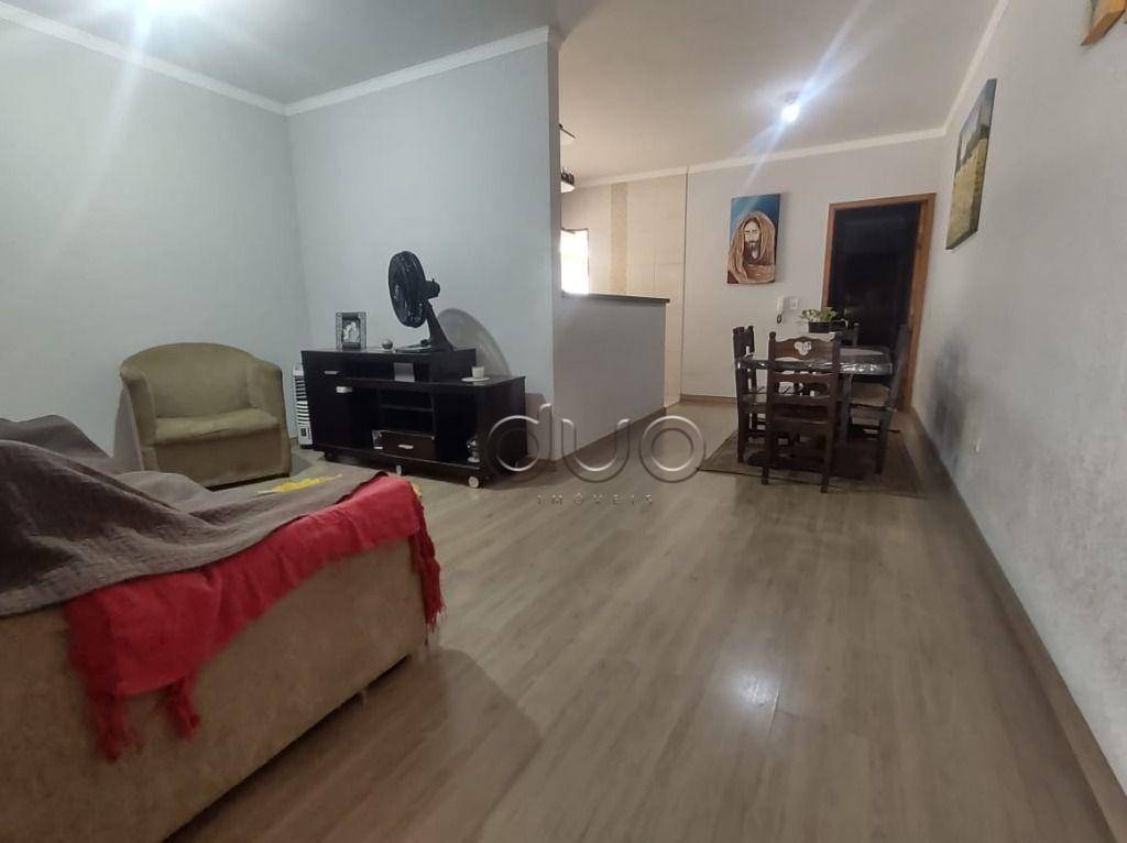 Casa à venda com 2 quartos, 120m² - Foto 1