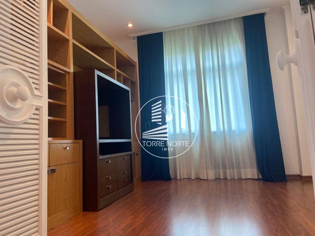 Apartamento à venda com 3 quartos, 218m² - Foto 9