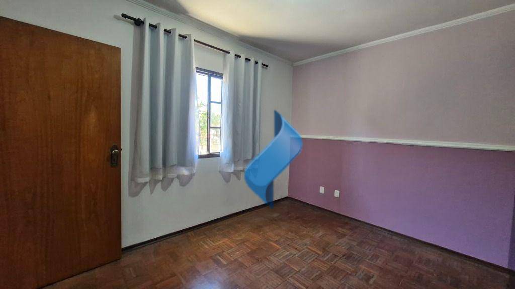 Casa para alugar com 4 quartos, 250m² - Foto 52