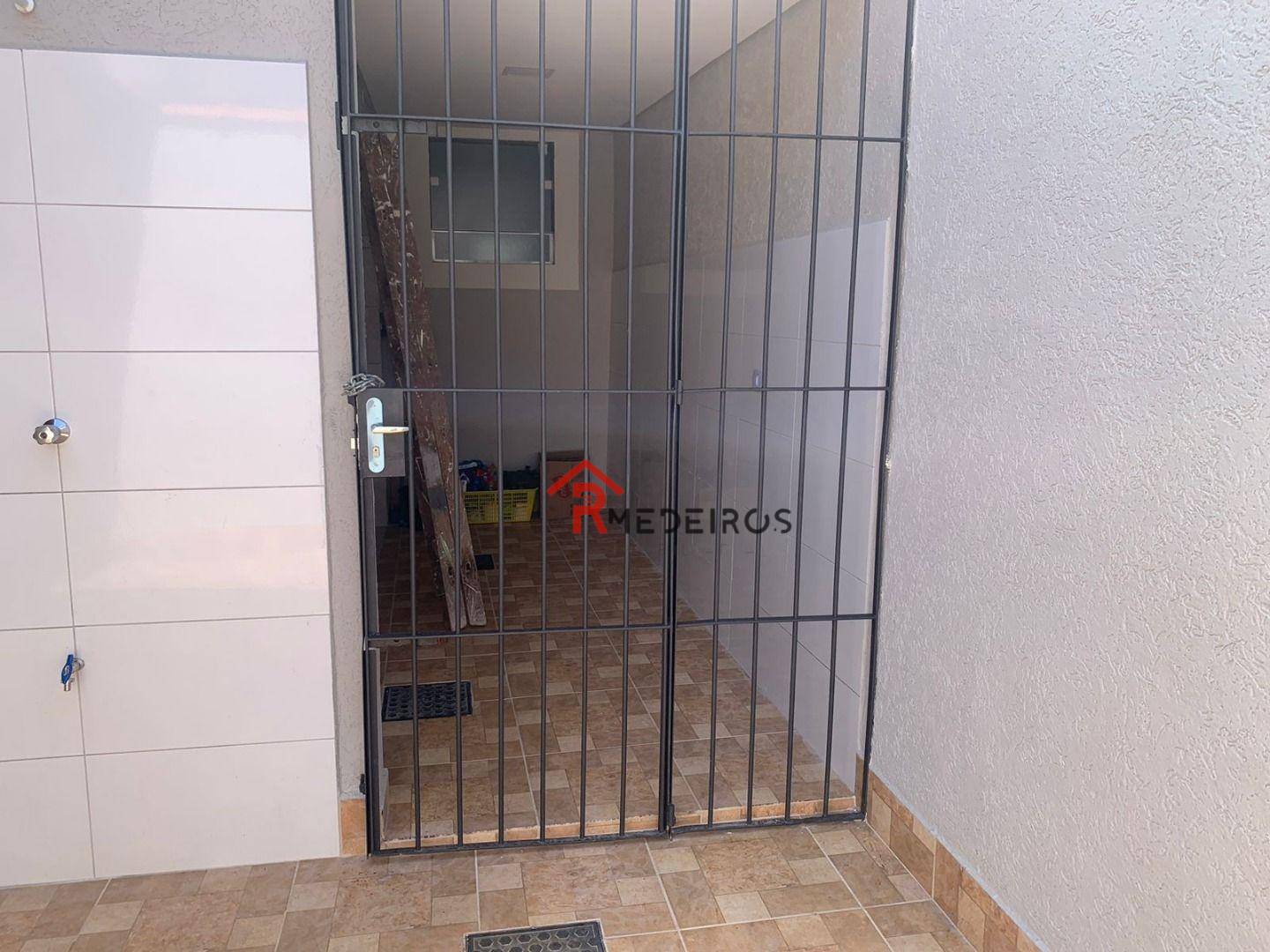 Casa à venda com 2 quartos, 68m² - Foto 2