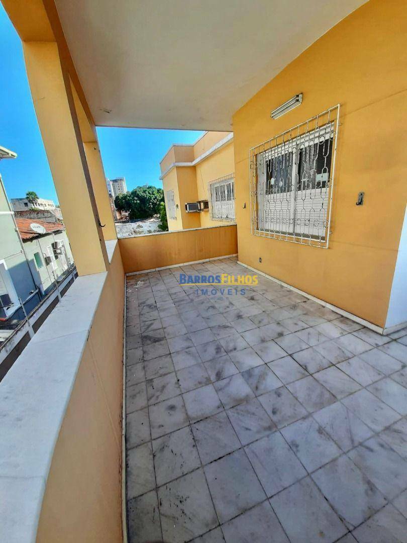 Casa para alugar com 4 quartos, 250m² - Foto 15