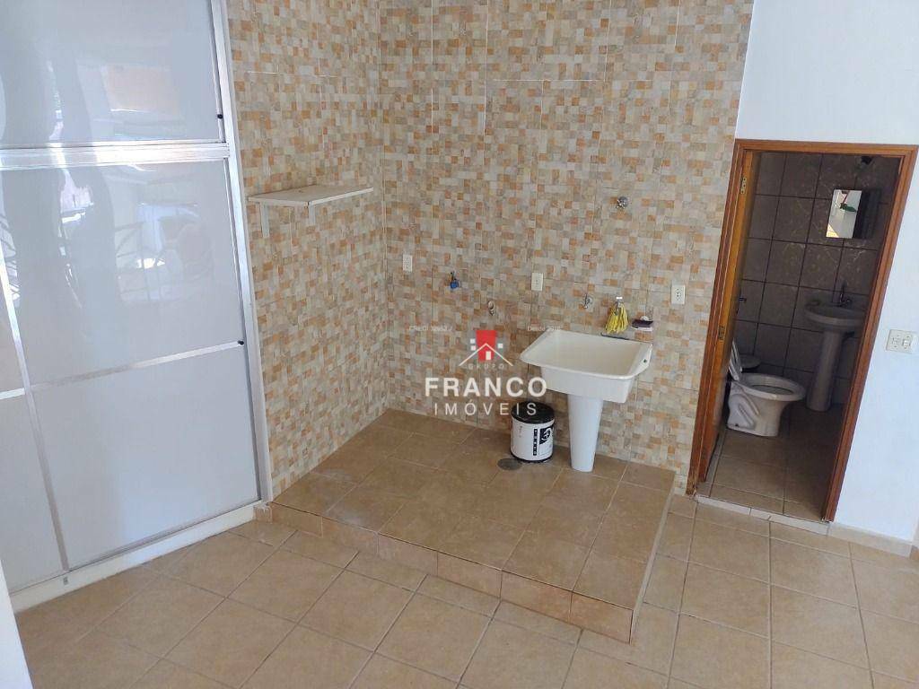 Casa à venda com 3 quartos, 320m² - Foto 15