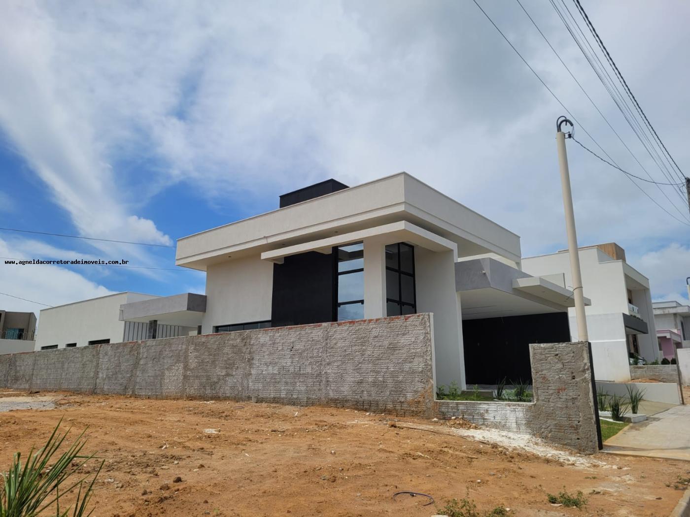 Casa de Condomínio para alugar com 3 quartos, 167m² - Foto 2