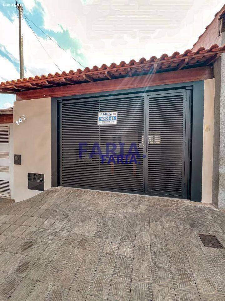 Casa à venda com 2 quartos, 90m² - Foto 1