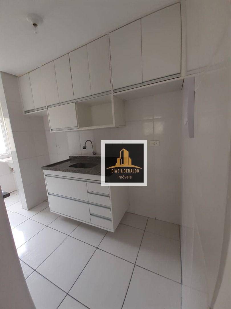 Apartamento à venda com 2 quartos, 45m² - Foto 3