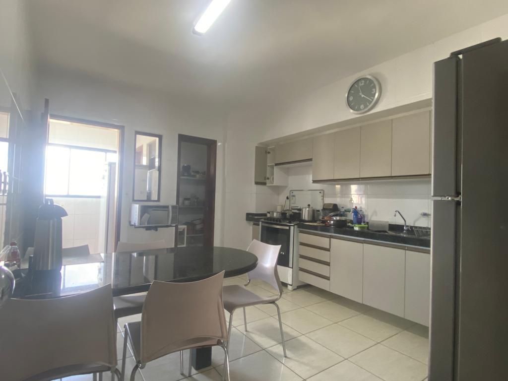 Apartamento à venda com 3 quartos, 187m² - Foto 11