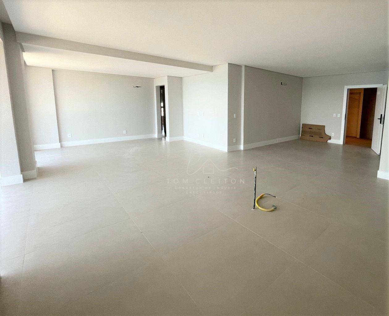 Apartamento à venda com 4 quartos, 145m² - Foto 4