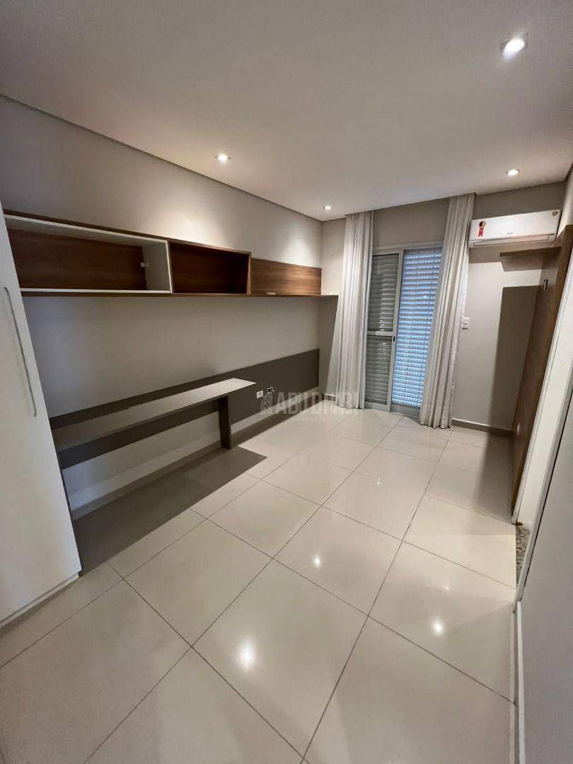 Apartamento à venda com 4 quartos, 194m² - Foto 17