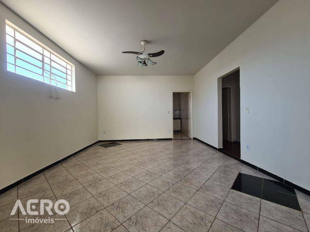Casa à venda com 3 quartos, 170m² - Foto 14