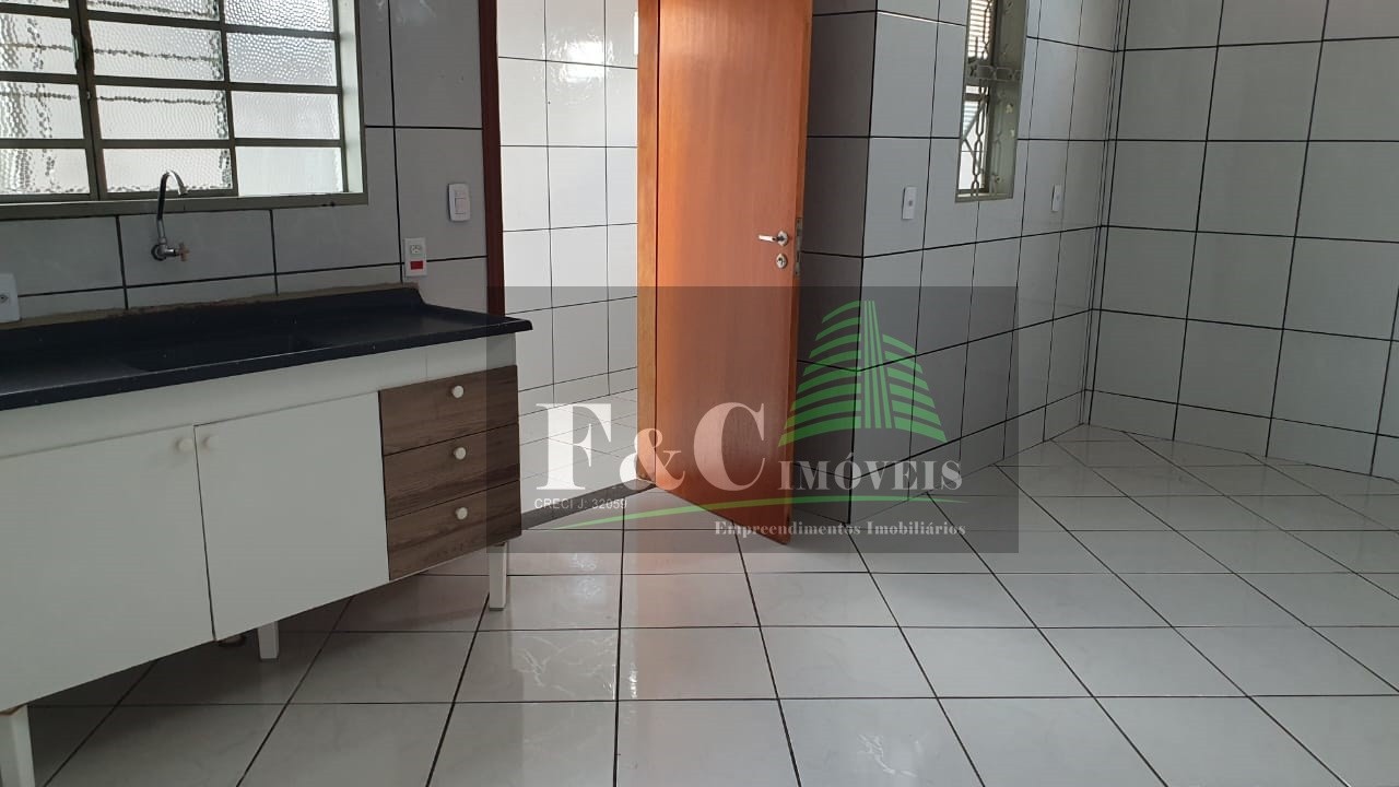 Casa para alugar com 2 quartos, 125m² - Foto 2