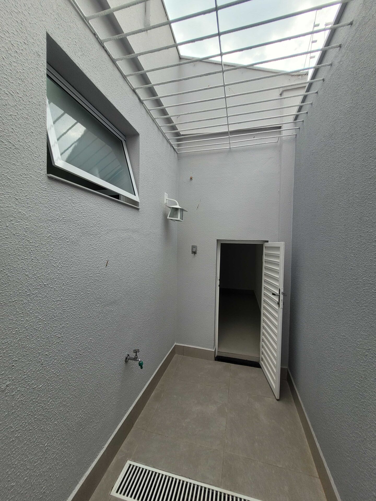 Casa à venda com 3 quartos, 140m² - Foto 2