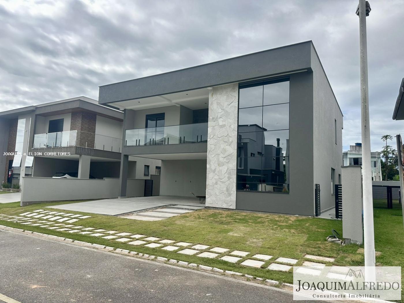 Casa de Condomínio à venda com 4 quartos, 292m² - Foto 2