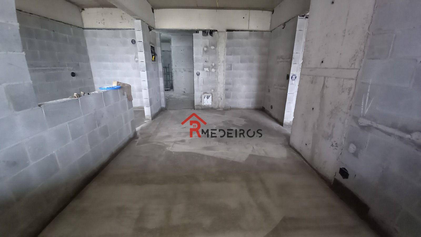 Apartamento à venda com 2 quartos, 78m² - Foto 2