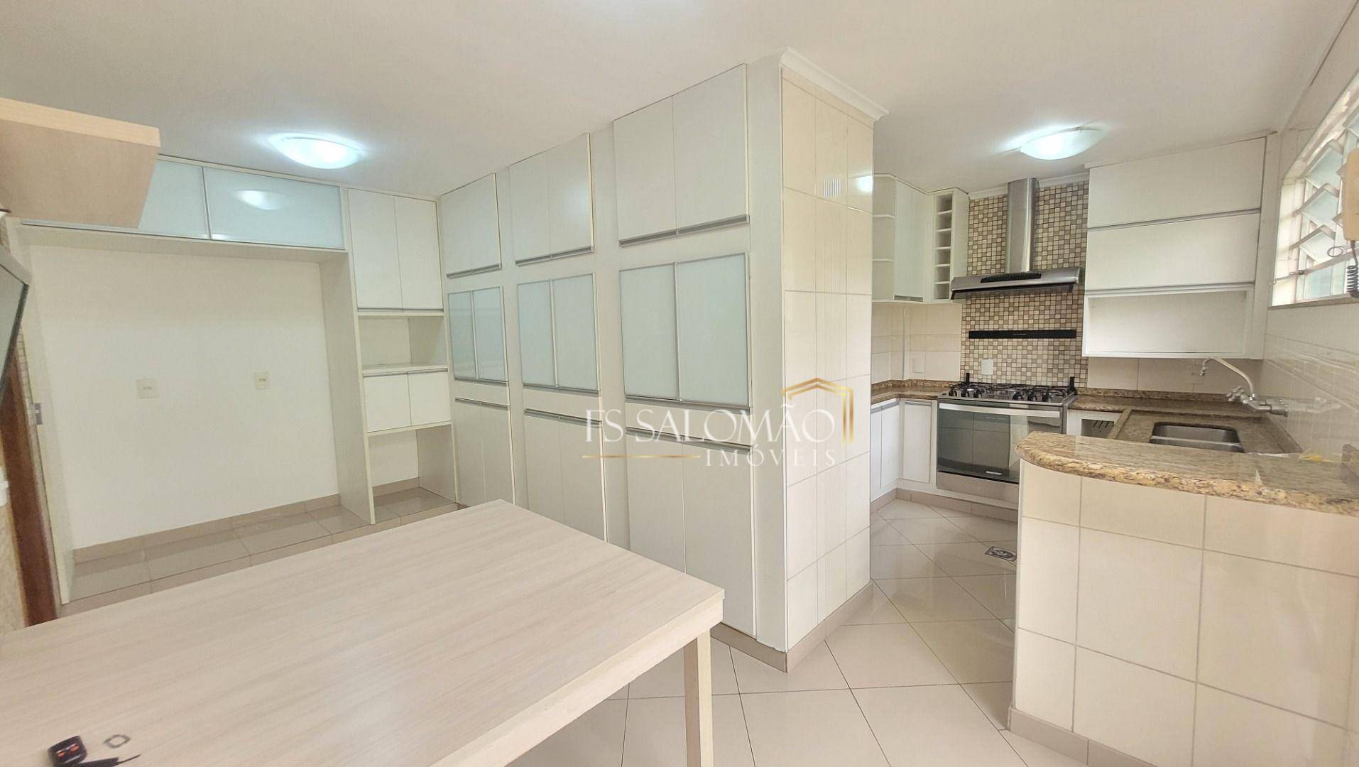 Casa à venda e aluguel com 3 quartos, 236m² - Foto 13