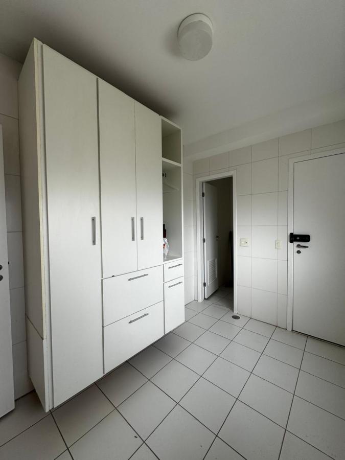 Apartamento para alugar com 3 quartos, 232m² - Foto 12