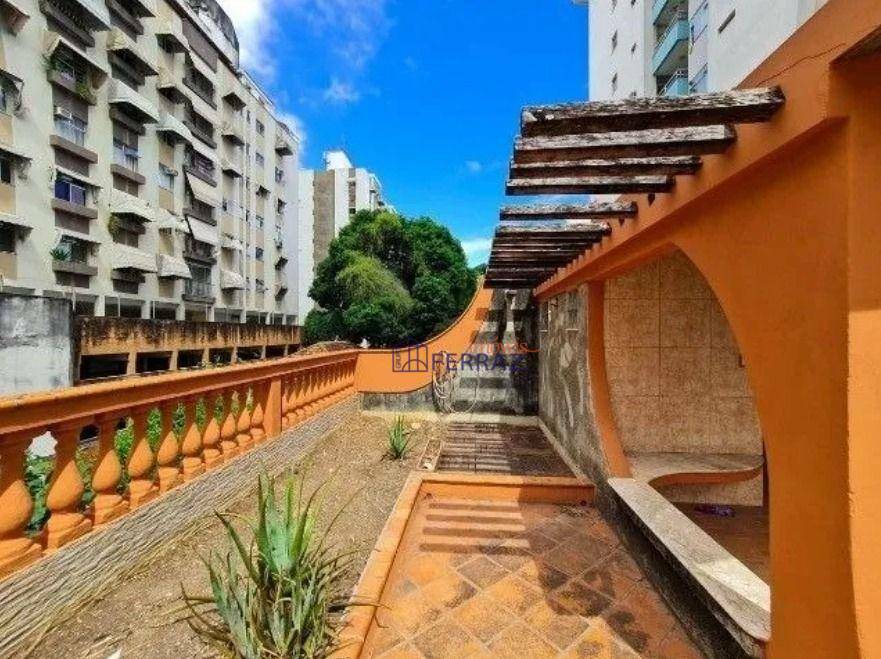 Casa à venda com 4 quartos, 240m² - Foto 17