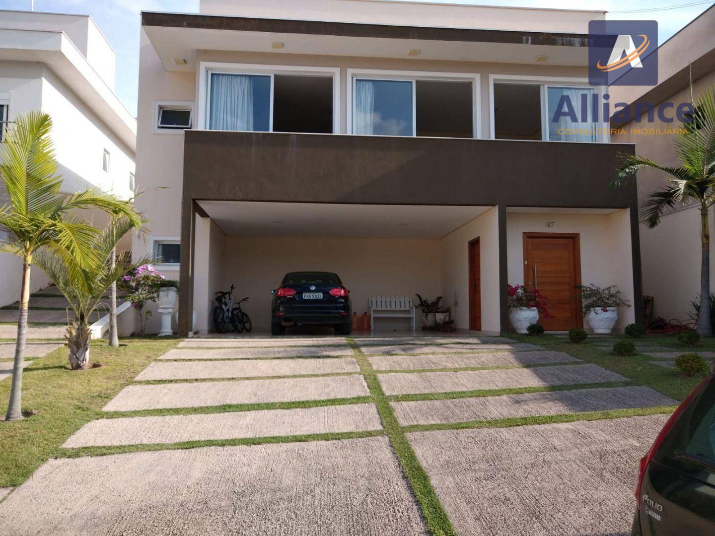 Casa à venda com 3 quartos, 230m² - Foto 1