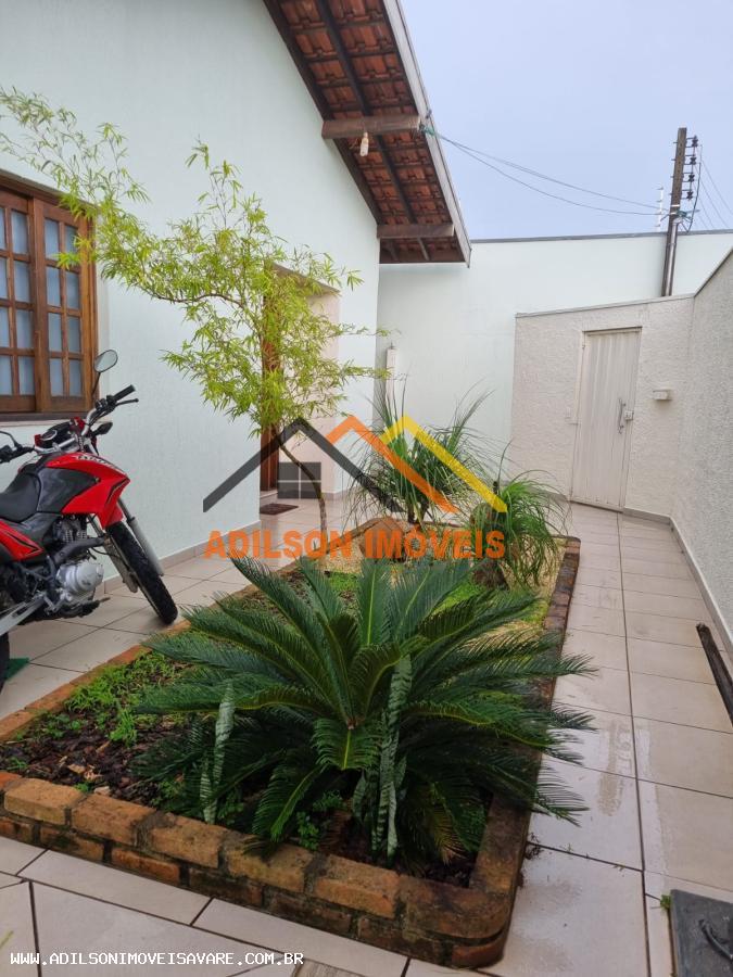 Casa à venda com 3 quartos, 300m² - Foto 1