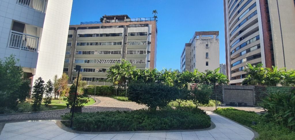 Apartamento à venda com 3 quartos, 226m² - Foto 9