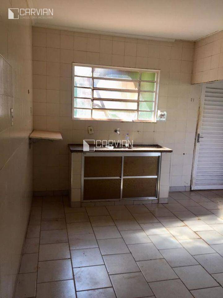 Casa à venda com 2 quartos, 70m² - Foto 1