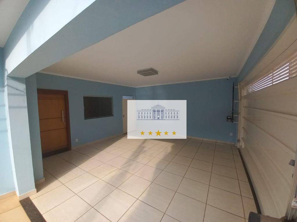 Casa à venda com 3 quartos, 202m² - Foto 1