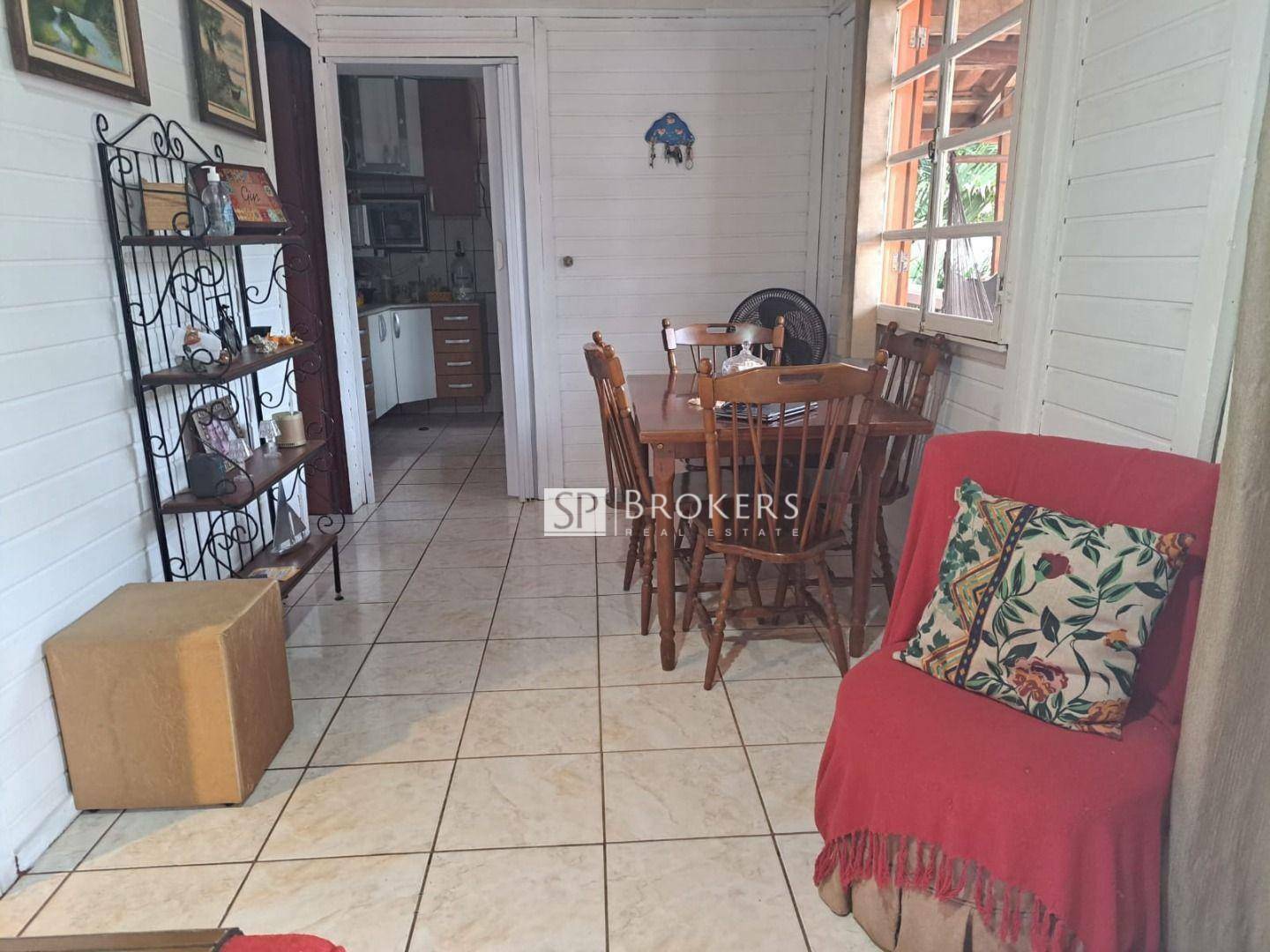 Casa à venda com 8 quartos, 300m² - Foto 2