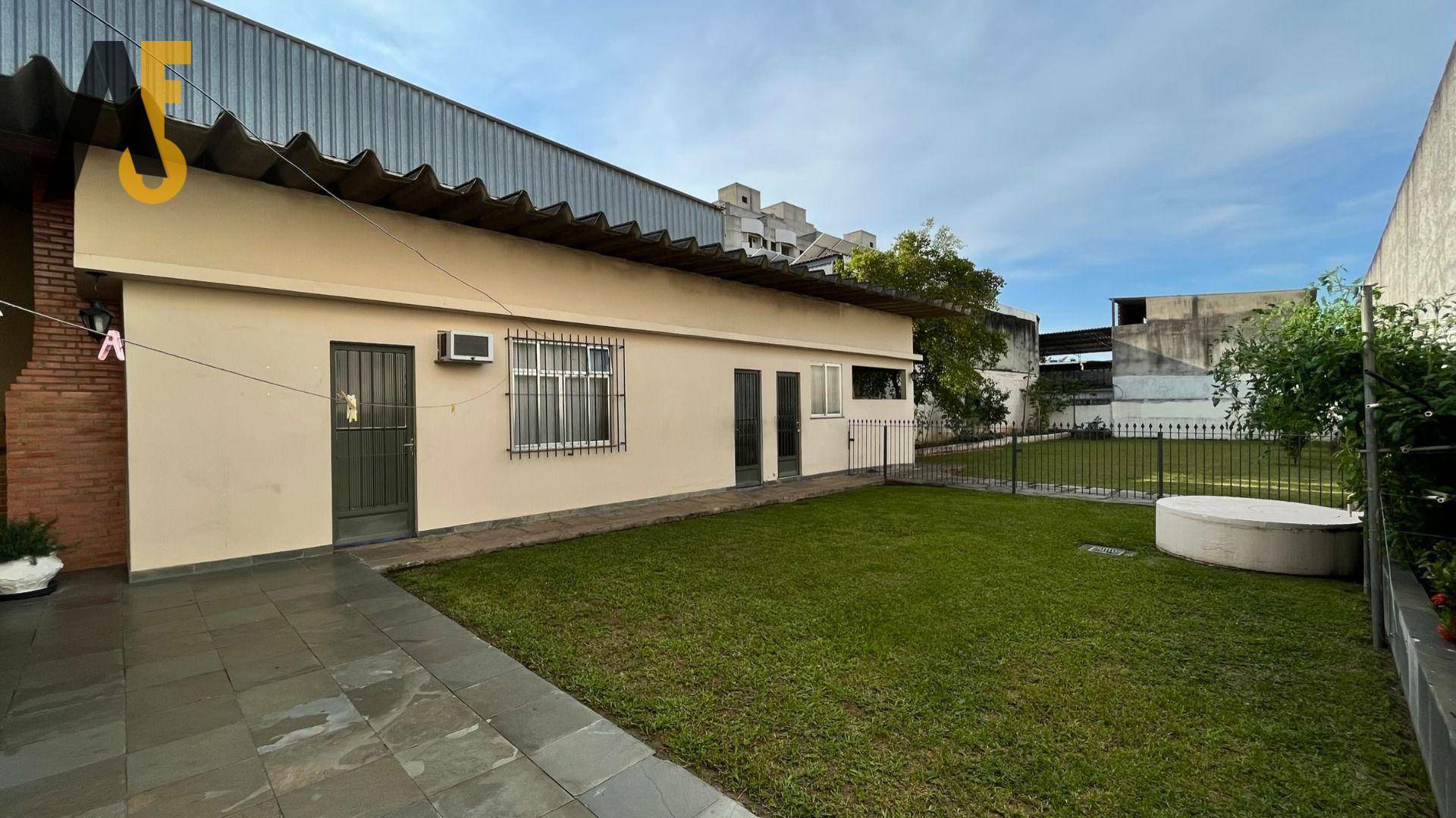 Casa à venda com 5 quartos, 426m² - Foto 2