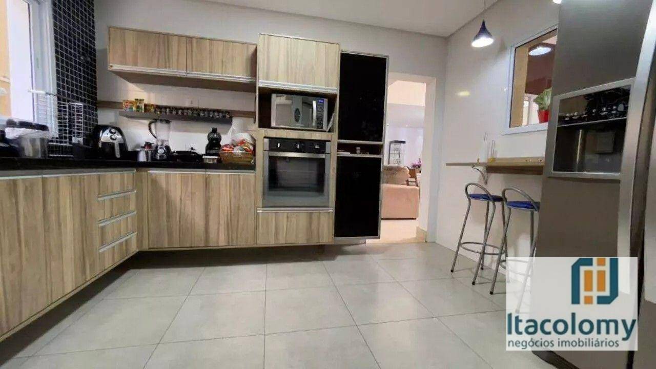 Casa de Condomínio à venda com 3 quartos, 224m² - Foto 17