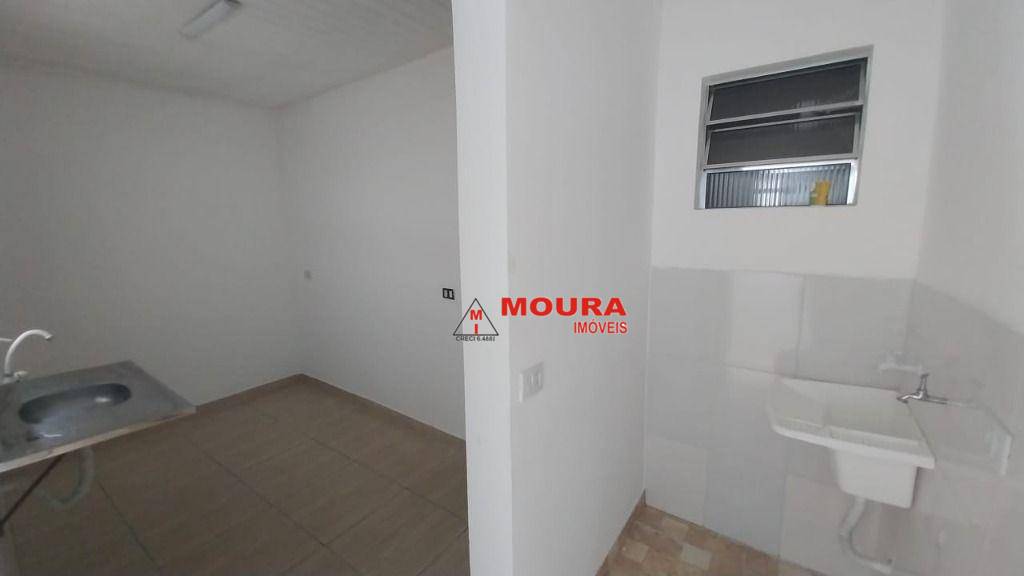 Casa para alugar com 1 quarto, 26m² - Foto 11
