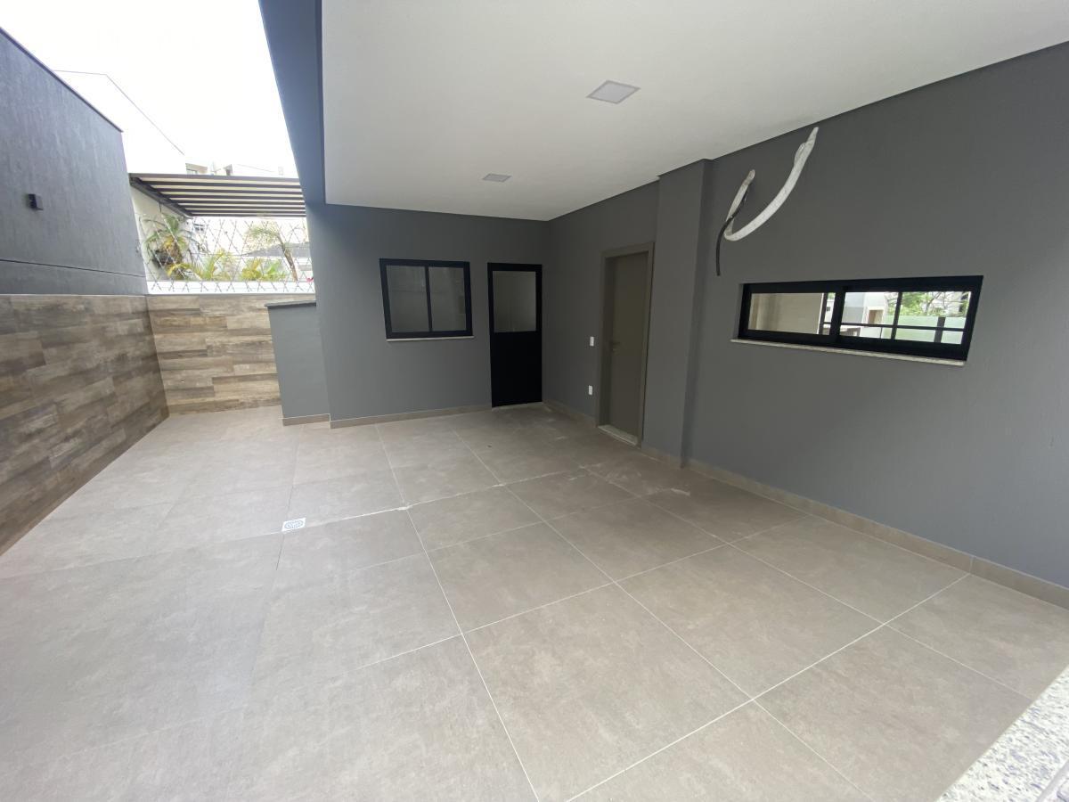 Casa à venda com 3 quartos, 220m² - Foto 14