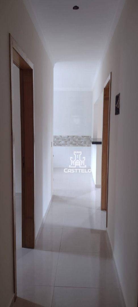 Casa à venda com 2 quartos, 68m² - Foto 4