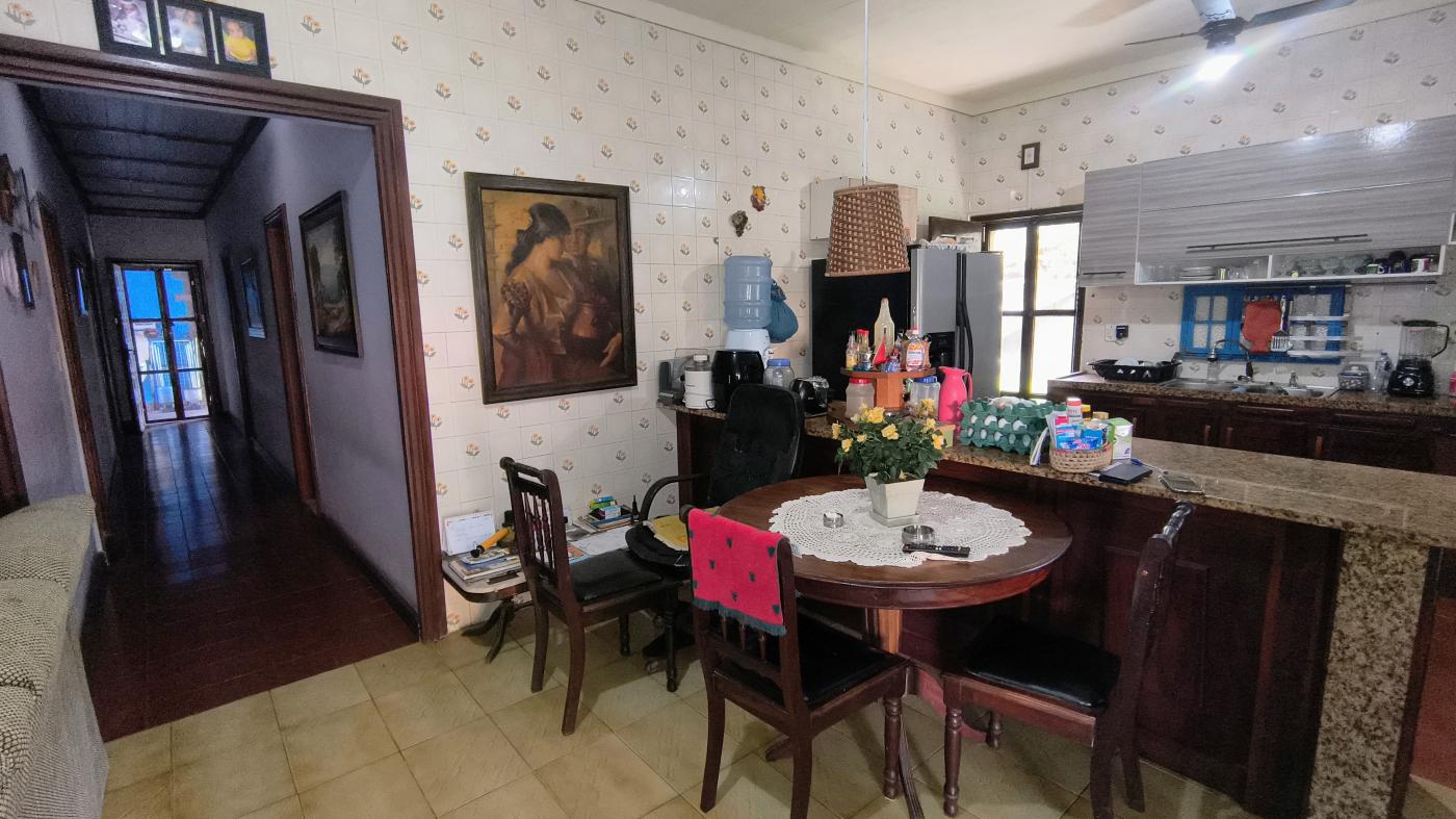 Casa à venda com 4 quartos, 900m² - Foto 4