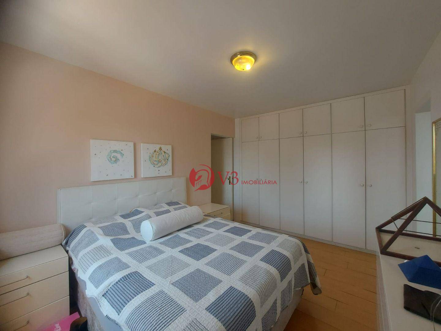 Apartamento à venda com 3 quartos, 150m² - Foto 1