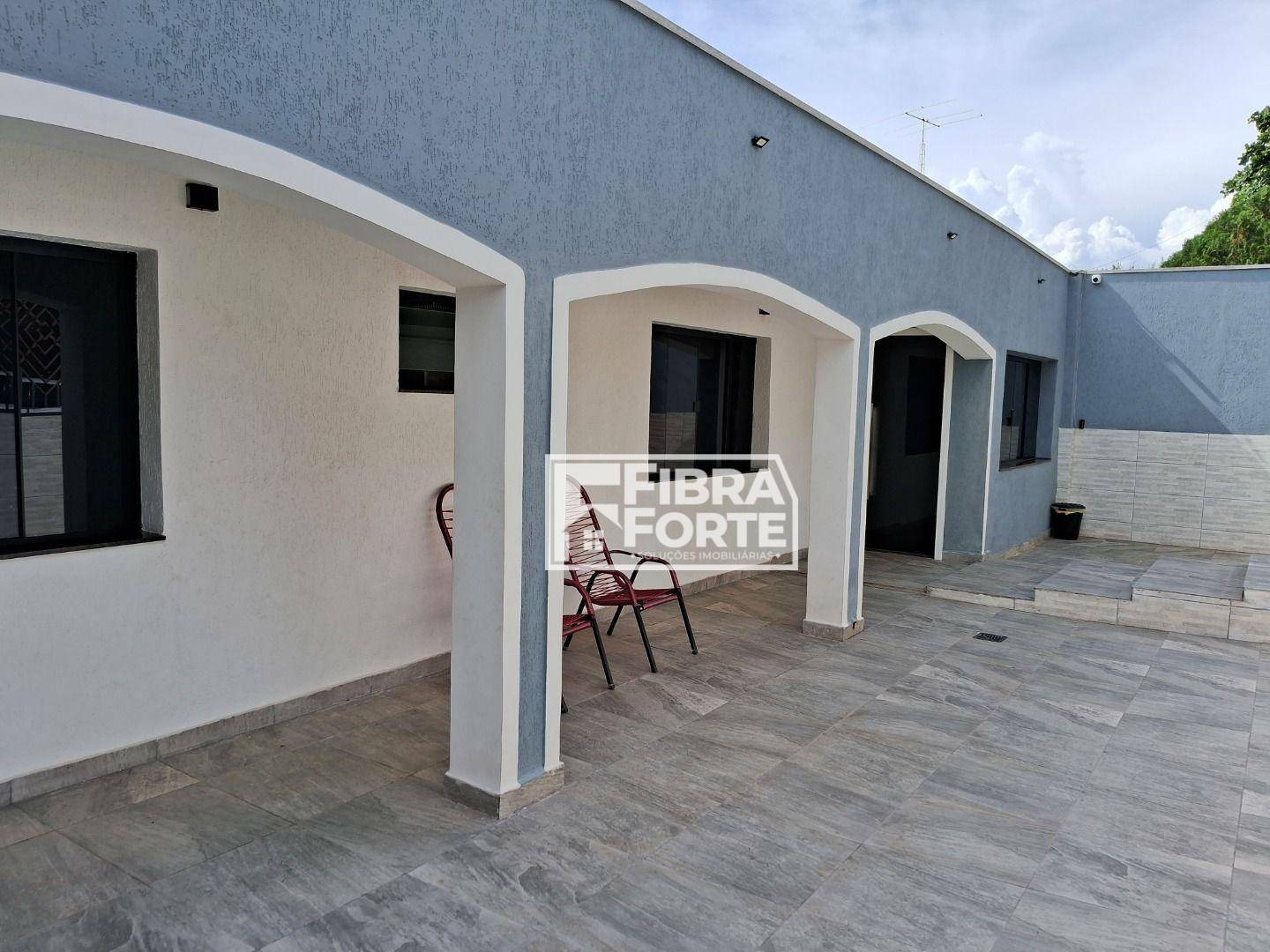 Casa à venda com 4 quartos, 305m² - Foto 1