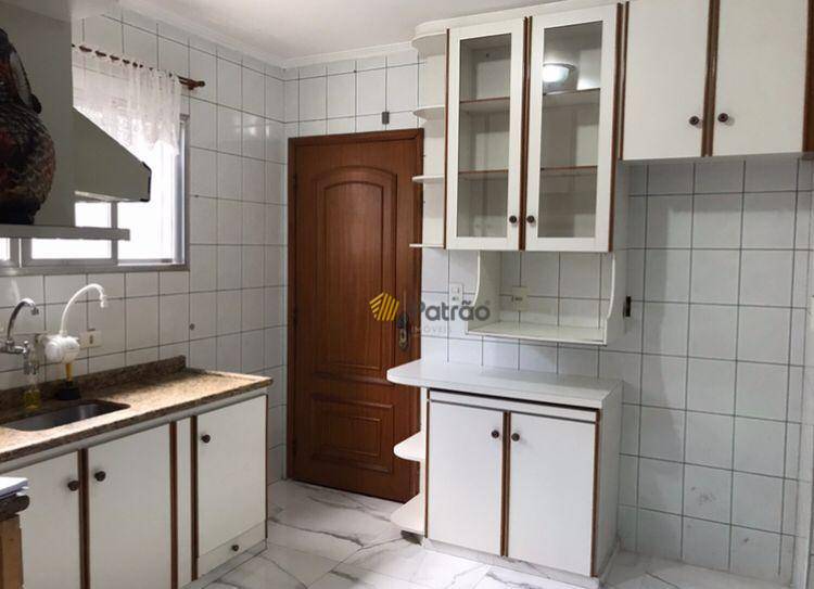 Casa à venda com 6 quartos, 260m² - Foto 3