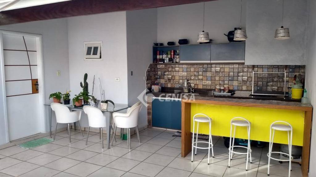 Casa à venda com 4 quartos, 300m² - Foto 1