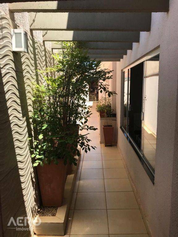 Casa à venda com 3 quartos, 125m² - Foto 1