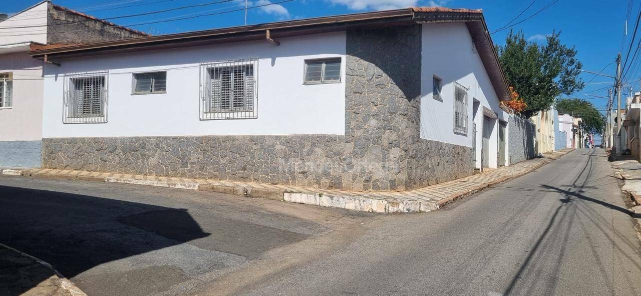 Casa à venda com 3 quartos, 194m² - Foto 1